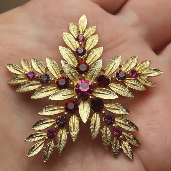 Lisner Red Fuchsia Rhinestone Star Flower Brooch Pin - Picture 2 of 4